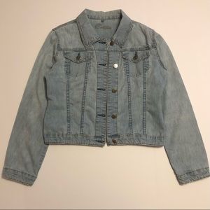 5/$25 🔴 light wash jean jacket | size small